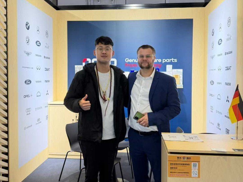 Signing exclusive distribution partnership agreement